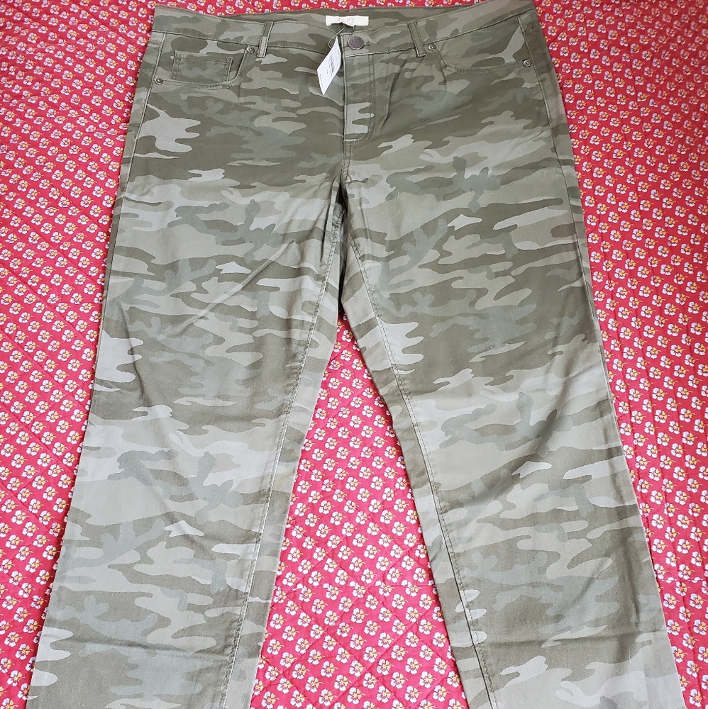 Loft Marisa Green Camo size 14